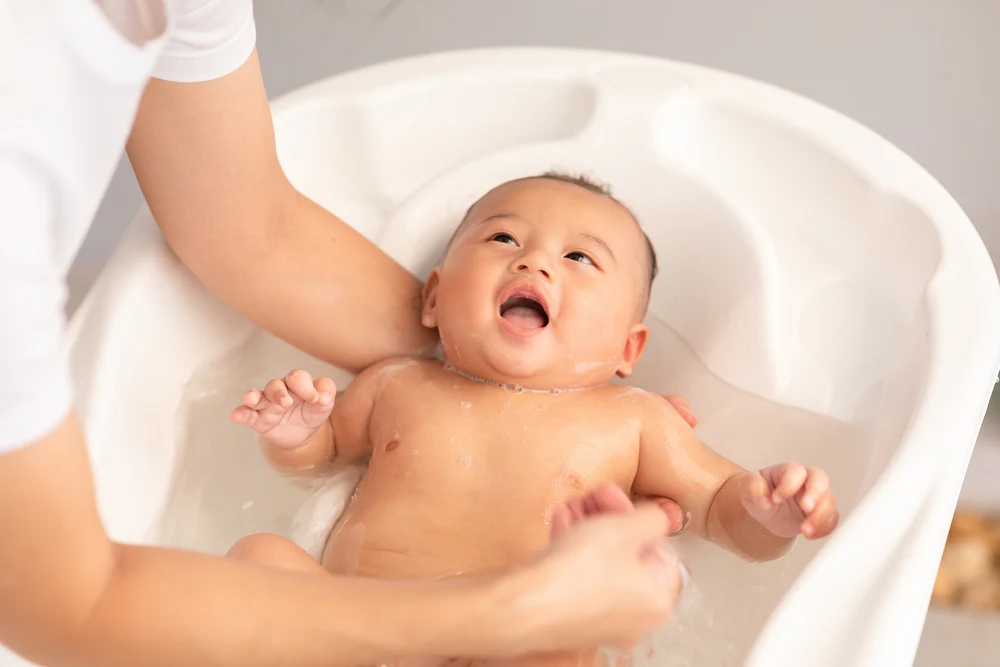 Newborn Bathing: Step-by-Step Guide for First Bath