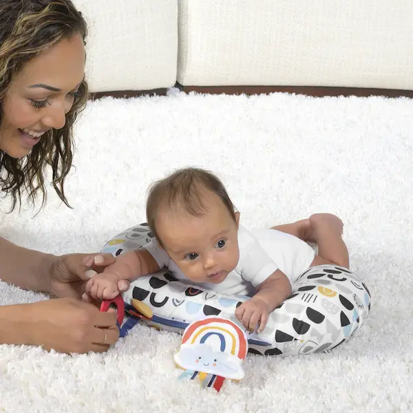 baby tummy time with prop